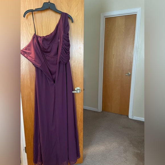 Bridesmaid Dress for any occasion. - Picture 3 of 7